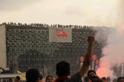 Immersive performance art? Protestors on the roof of the Ataturk Culture Centre