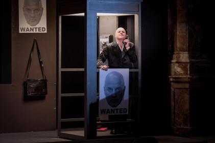 Serenade from a phonebox: Christopher Purves as Don Giovanni