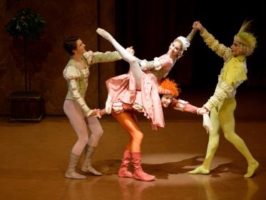 David Moore, Elisa Badenes, Roman Novitzky and Özkan Ayik as Bianca and her three suitors