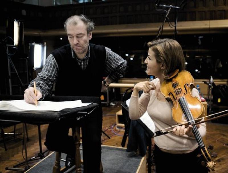 Valery Gergiev and Anne-Sophie Mutter working on the recording of Gubaidulina's 'In tempus praesens'