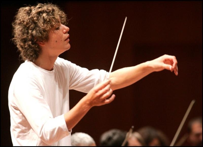Robin Ticciati - a songful shapeliness invests his music making Robin Ticciati - a songful shapeliness invests his music making