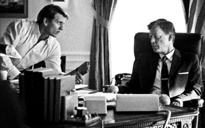 Trappings of power: Bobby Kennedy (Barry Pepper) and his brother John F Kennedy (Greg Kinnear)