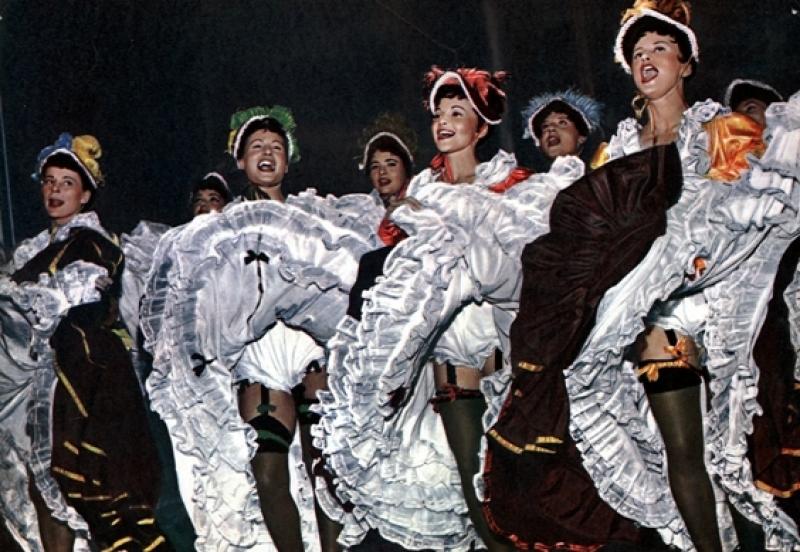 'French Cancan': the screen explodes with music, dancing and colour
