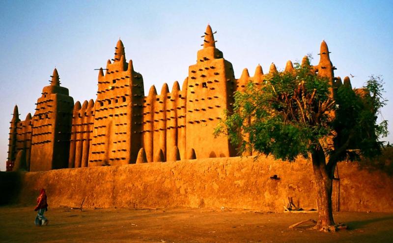 Morning breaks over the Djenne mosque in Mali