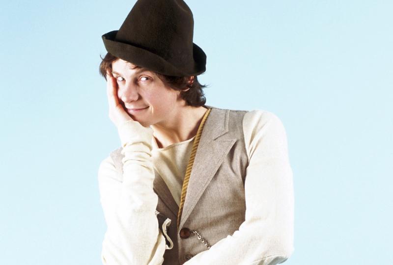 The cheek beneath the cap - Julien Cottereau in 'Imagine Toi'