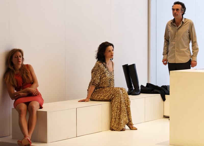 Bénédicte Cerutti (Kristin), Juliette Binoche (Julie) and Nicolas Bouchaud (Jean)