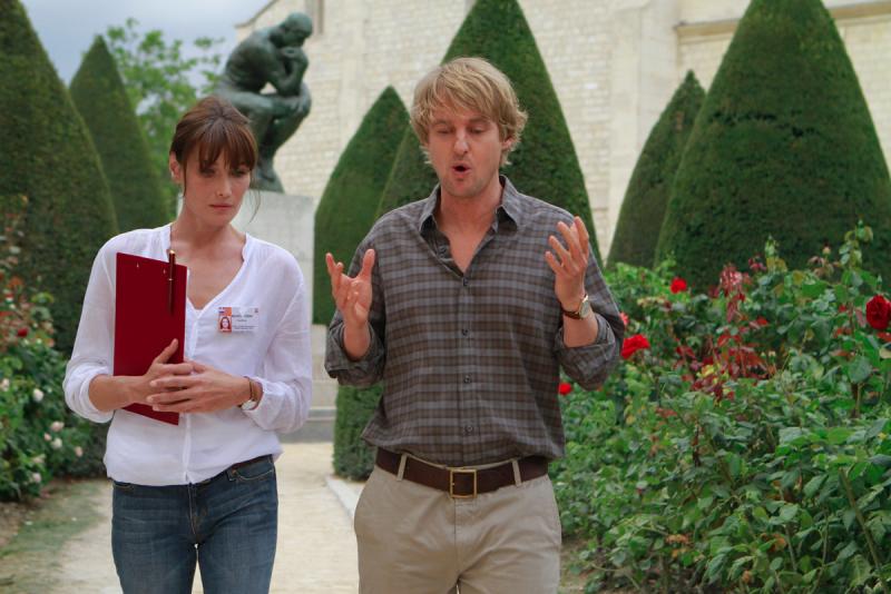 'Midnight in Paris': Owen Wilson tells Carla Bruni-Sarkozy how big the book he's written is