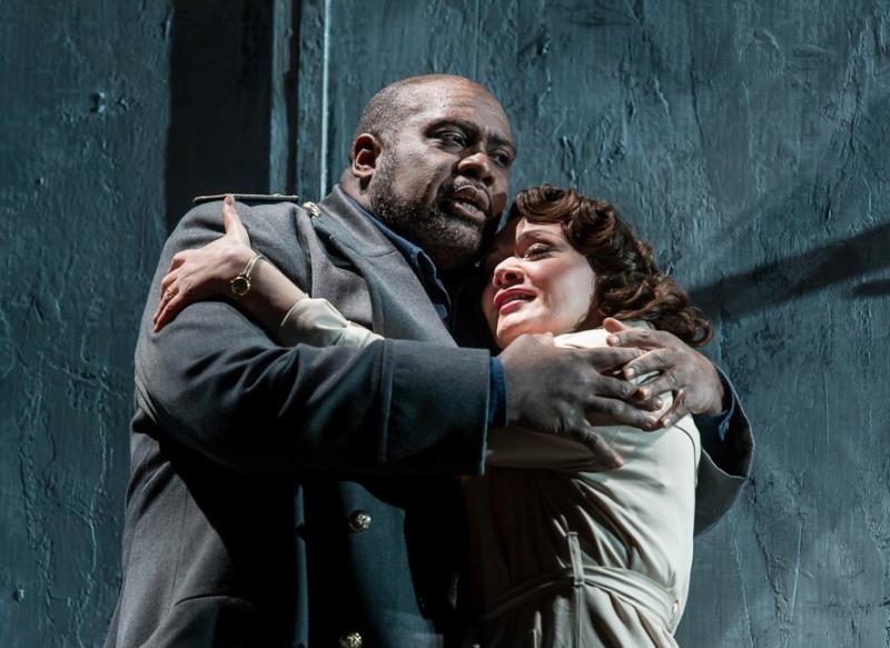Ronald Samm as Otello and Elena Kelessidi as Desdemona