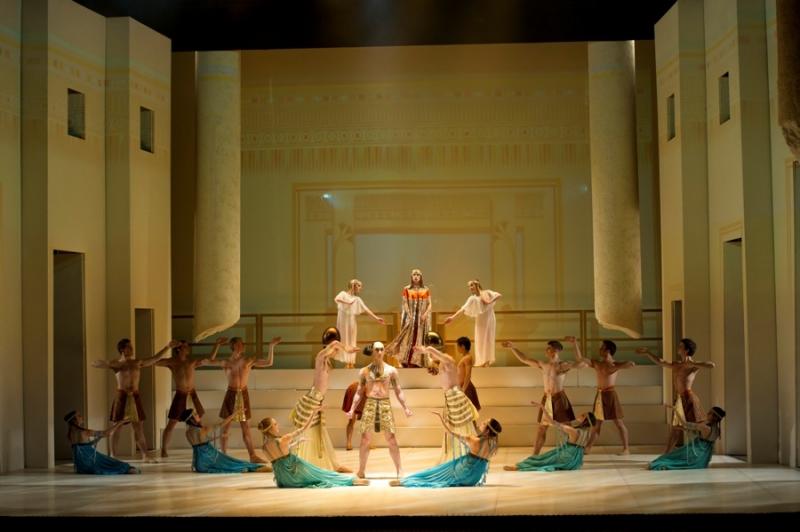 Northern Ballet's 'Cleopatra': 'The real stars of the show are the design team'
