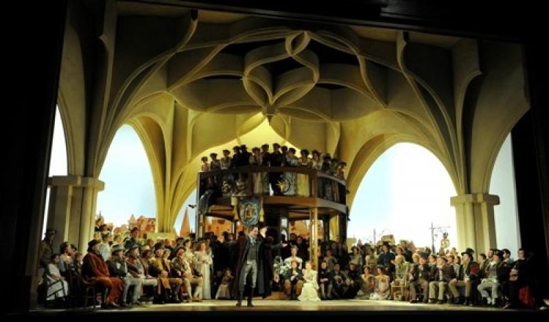 Nuremberg's beloved Hans Sachs (Gerald Finley) addresses the midsummer crowds Nuremberg's beloved Hans Sachs (Gerald Finley) addresses the midsummer crowds