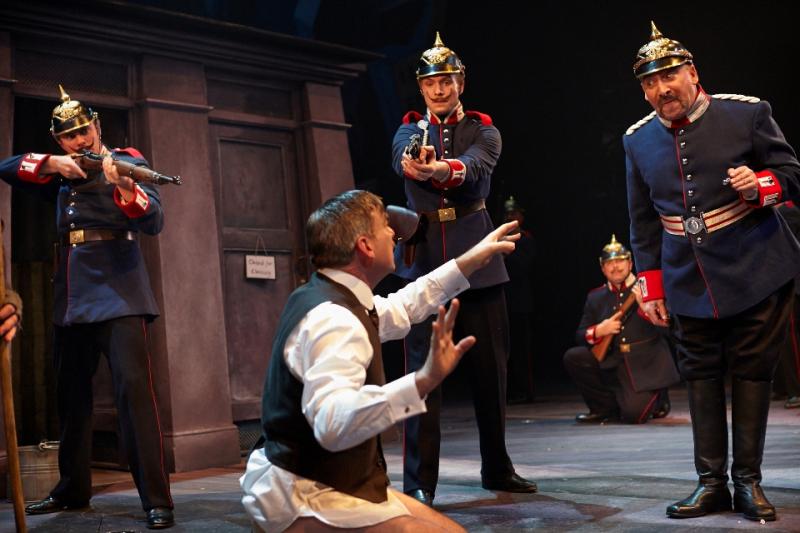 Top hat: Antony Sher in 'The Captain of Köpenick'