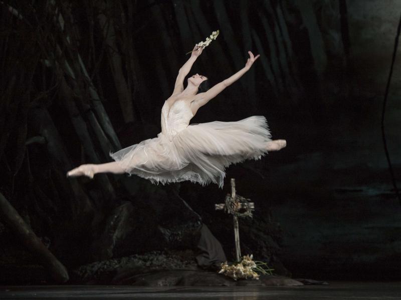 Natalia Osipova may be famous for her soubrette and comedy roles, but here she is the white act incarnate, a tragic heroine of the very finest order