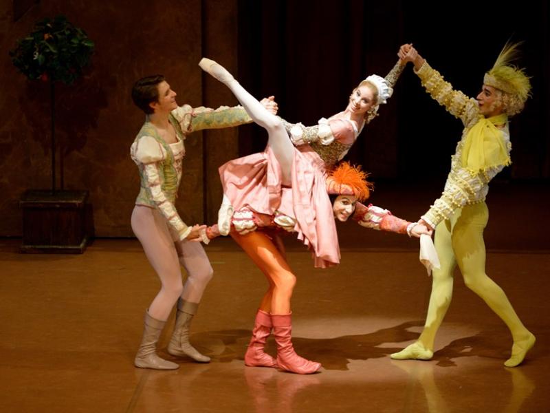David Moore, Elisa Badenes, Roman Novitzky and Özkan Ayik as Bianca and her three suitors
