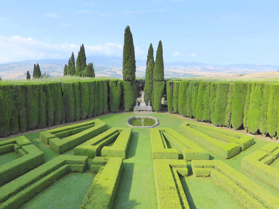 The garden of Villa La Foce