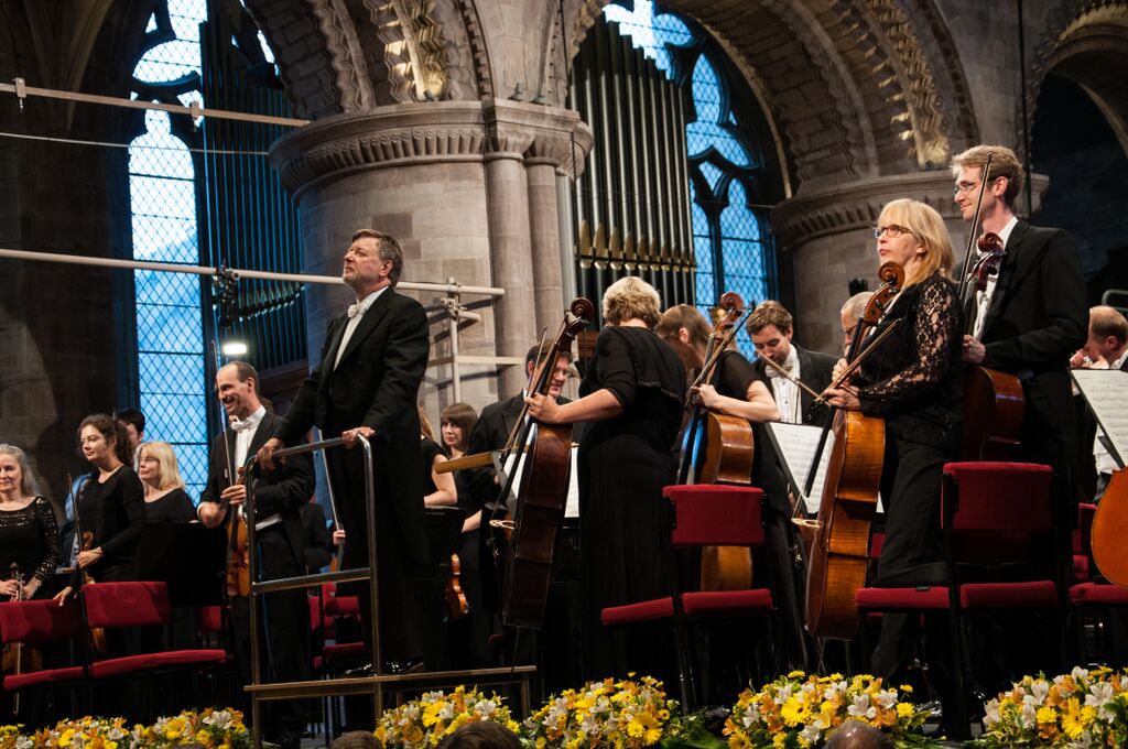 Three Choirs performance of Bliss's Morning Heroes