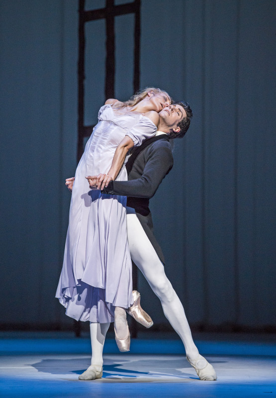 Zenaida Yanowsky and Roberto Bolle in Frederick Ashton's 'Marguerite and Armand' at the Royal Ballet. Photo by Tristram Kenton.