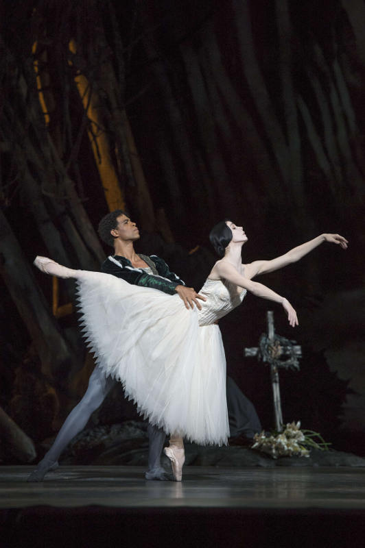 Natalia Osipova and Carlos Acosta in Giselle at the Royal Ballet