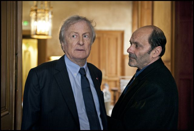 Claude Rich plays a camply imperious French official in Cherchez Hortense