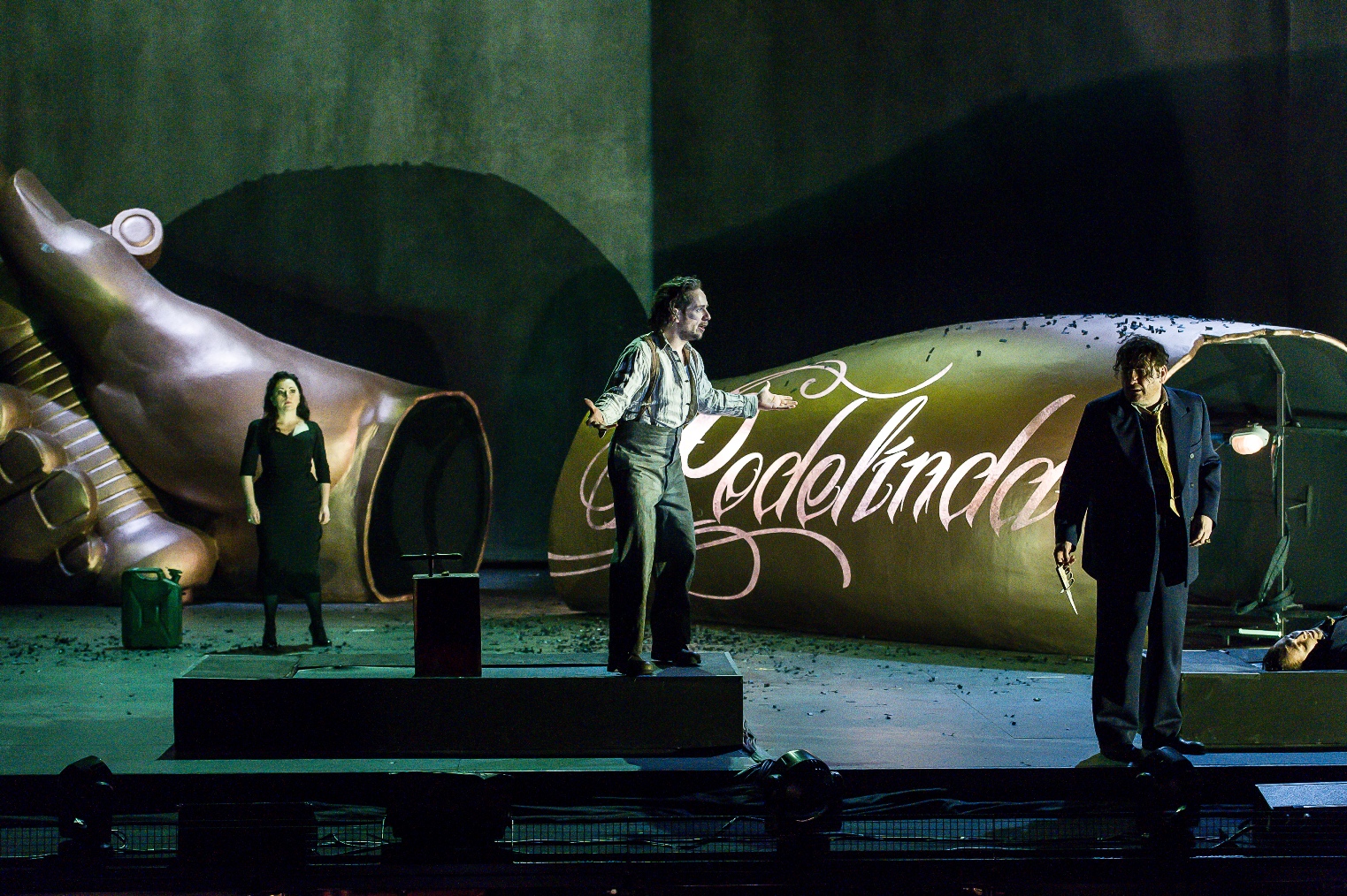 Scene from Act Three of ENO's Rodelinda, photo by Clive Barda