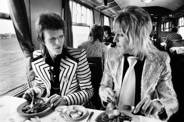 Bowie_RonsonLunch1973cMickRock