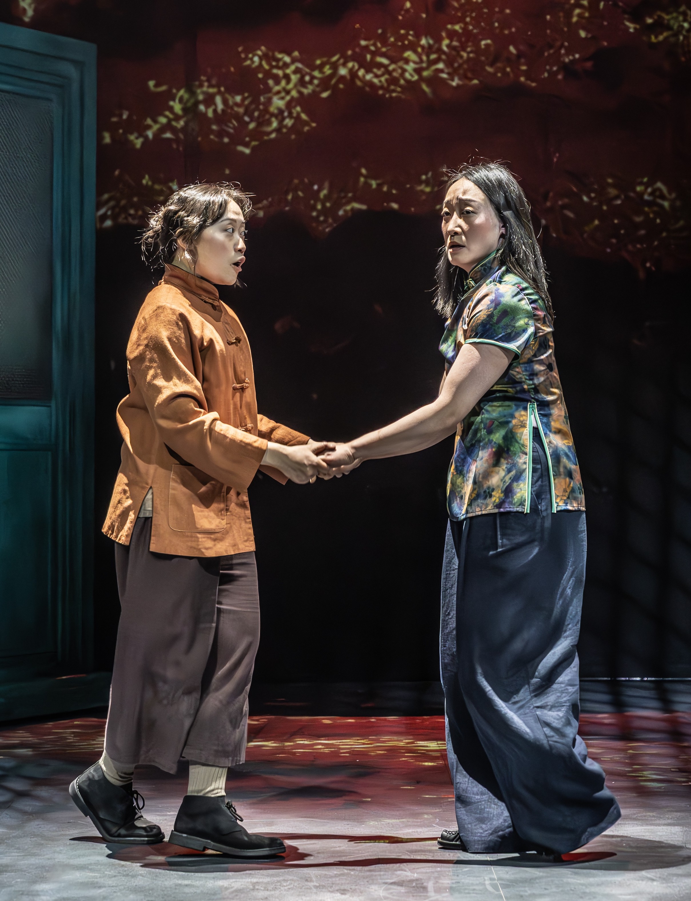 Millicent Wong as Sun Weishi and Gabby Wong as Jiang Qing in Shanghai Dolls