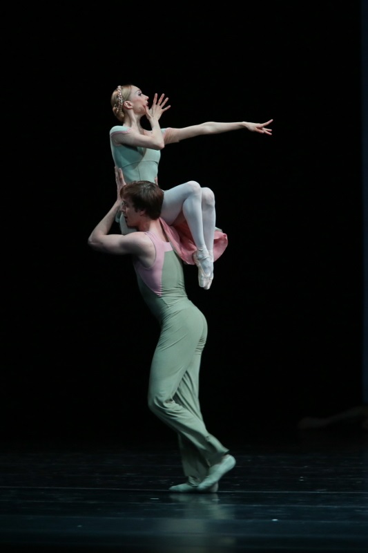 Svetlana Ivanova and Konstantin Zverev of the Mariinsky Ballet in Ratmansky's Concerto DSCH