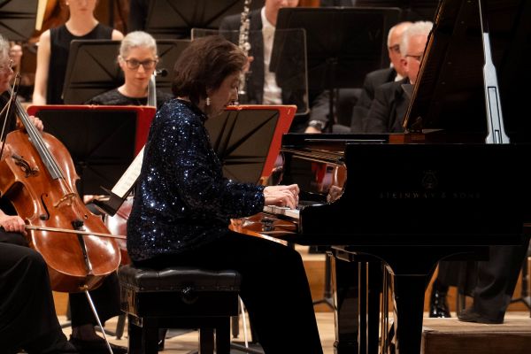 Dame Imogen Cooper with the Halle. cr Sharyn Bellemakers, The Halle