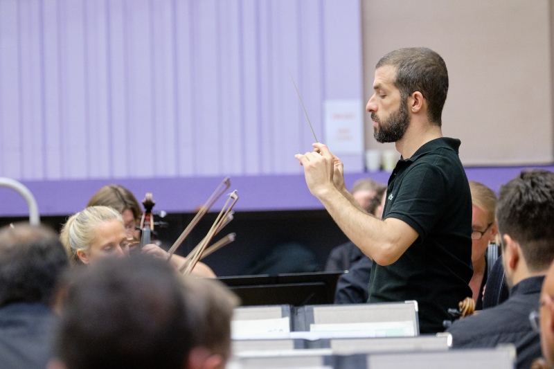 Omer Meir Wellber rehearsing with BBC Philharmonic c Mark McNulty 