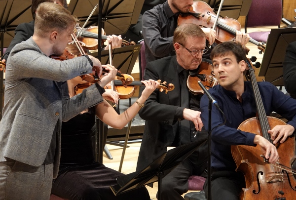 Daniel Pioro and Victor Julien-Laferrière with the BBC Philharmonic. Cr Beth Wells, BBC Philharmonic