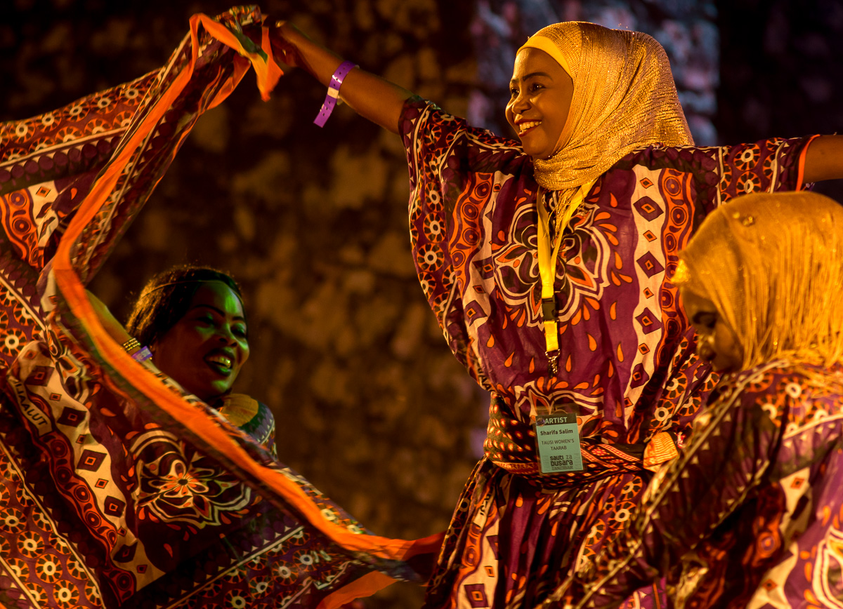 The Tausi Women's orchestra re-enacting the wedding gift ritual.  © Andy Morgan