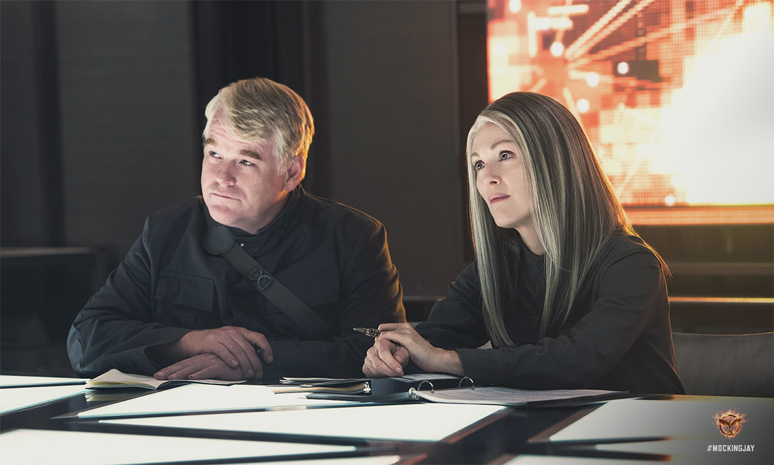 Philip Seymour Hoffman and Julianne Moore in Mockingjay