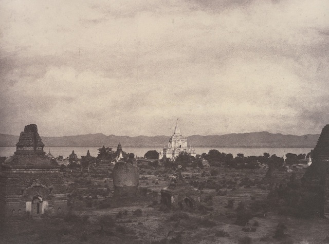 Linneaus Tripe, Pugahm Myo: Distant View of Gauda-palen Pagoda, August 20-24, 1855  © The Metropolitan Museum of Art