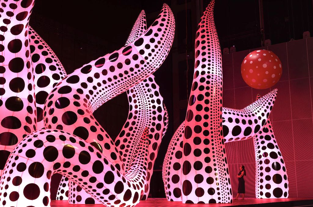 A Bouquet of Love I Saw in the Universe, 2021 Installation view from Manchester International Festival 2023 exhibition ‘Yayoi  Kusama: You, Me and the Balloons’ at Aviva Studios.  Images  David Levene