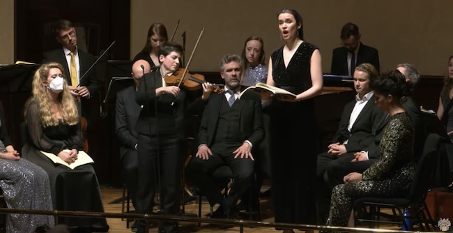 Kinga Ujszászi (violin) and Helen Charlston