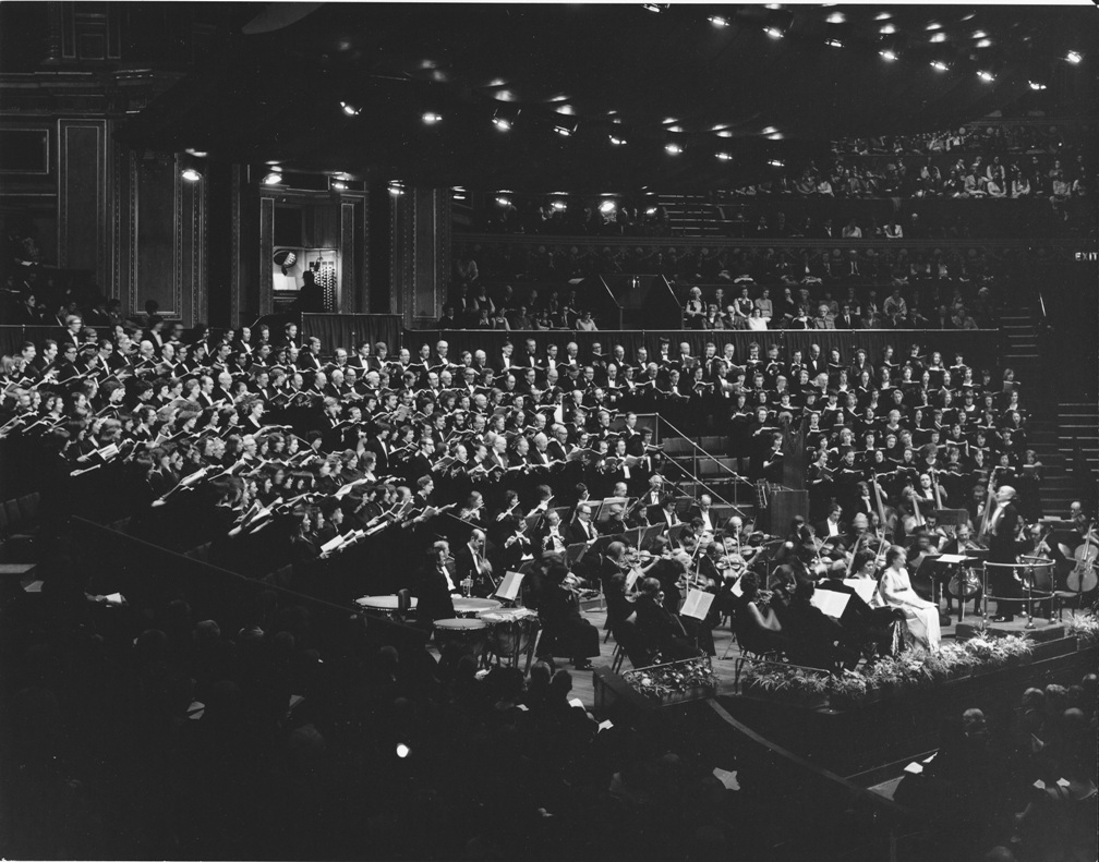 Sir David Willcocks conducting the Bach B minor Mass