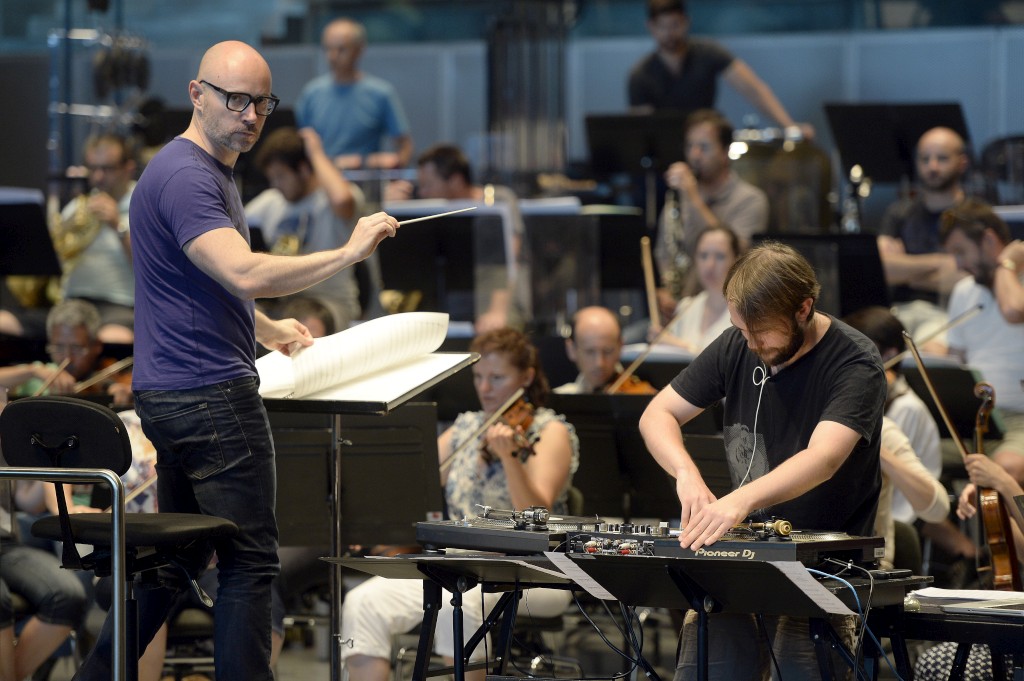 Baldur Bronniman conducting