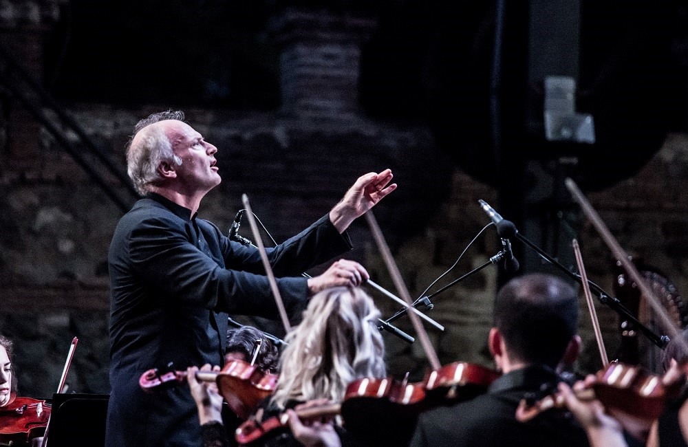 Noseda conducts Mahler 2