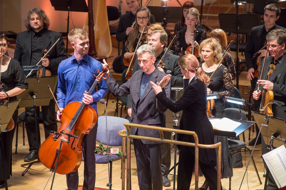 Erkki-Sven Tuur takes a bow