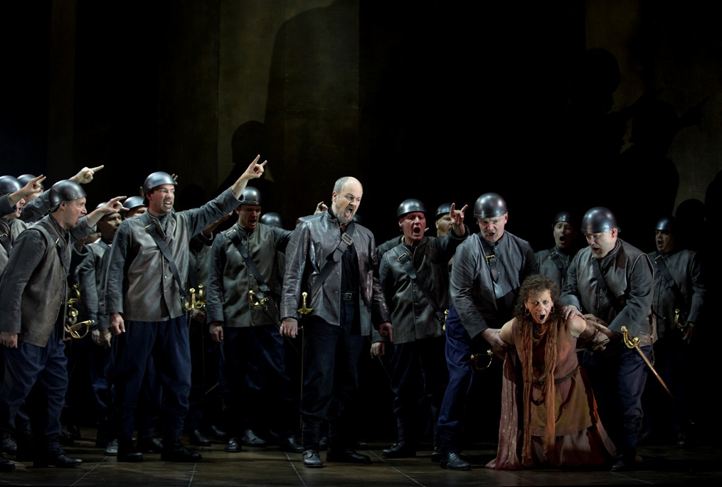 Jonathan May and Anne Mason in Scottish Opera Trovatore