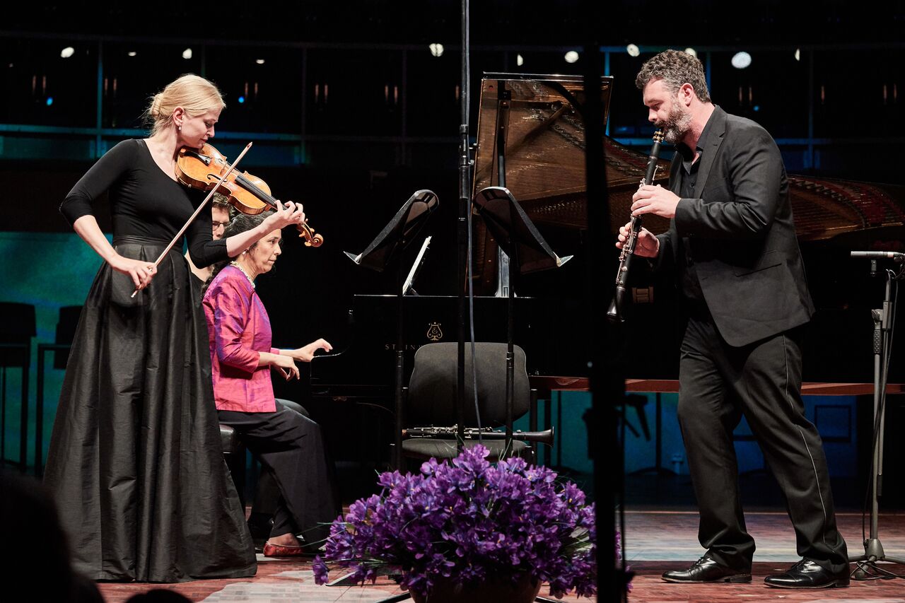 Triin Ruubel, Sophia Rahman and Matthew Hunt perform Bartok's Contrasts