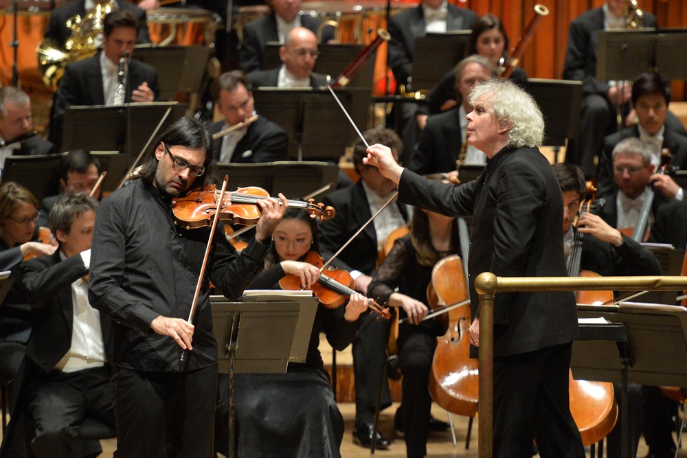 Leonidas Kavakos, Simon Rattle and members of the Berliner Philharmoniker in Sibelius's Violin Concerto at the Barbican