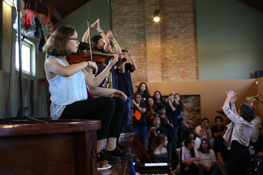 Merit Ariane leading a performance in the Mourisco Tide Mill