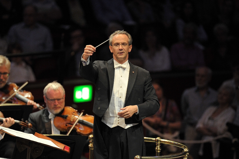 Fabio Luisi conducting the Danish National Symphony Orchestra at the Proms