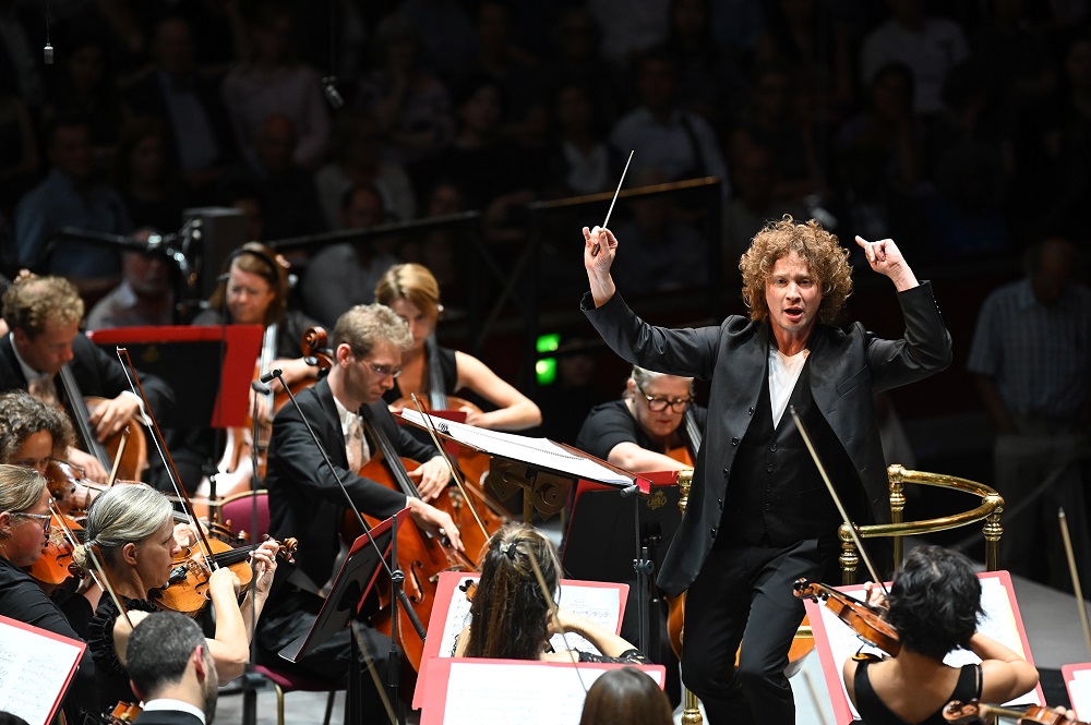 Rpuvali and the Philharmonia at the Proms