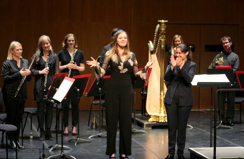 Grace-Evangeline Mason, Delyana Lazarova and Philharmonia players