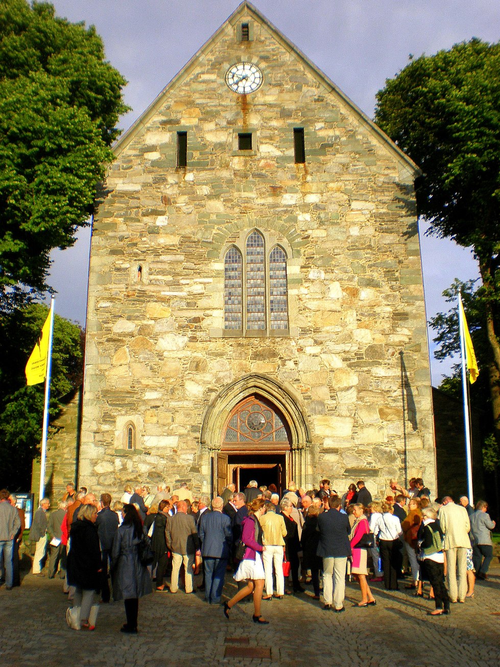 Stavanger festival crowds at the cathedral by David Nice
