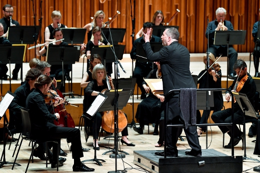 Thomas Adès conducts the Britten Sinfonia