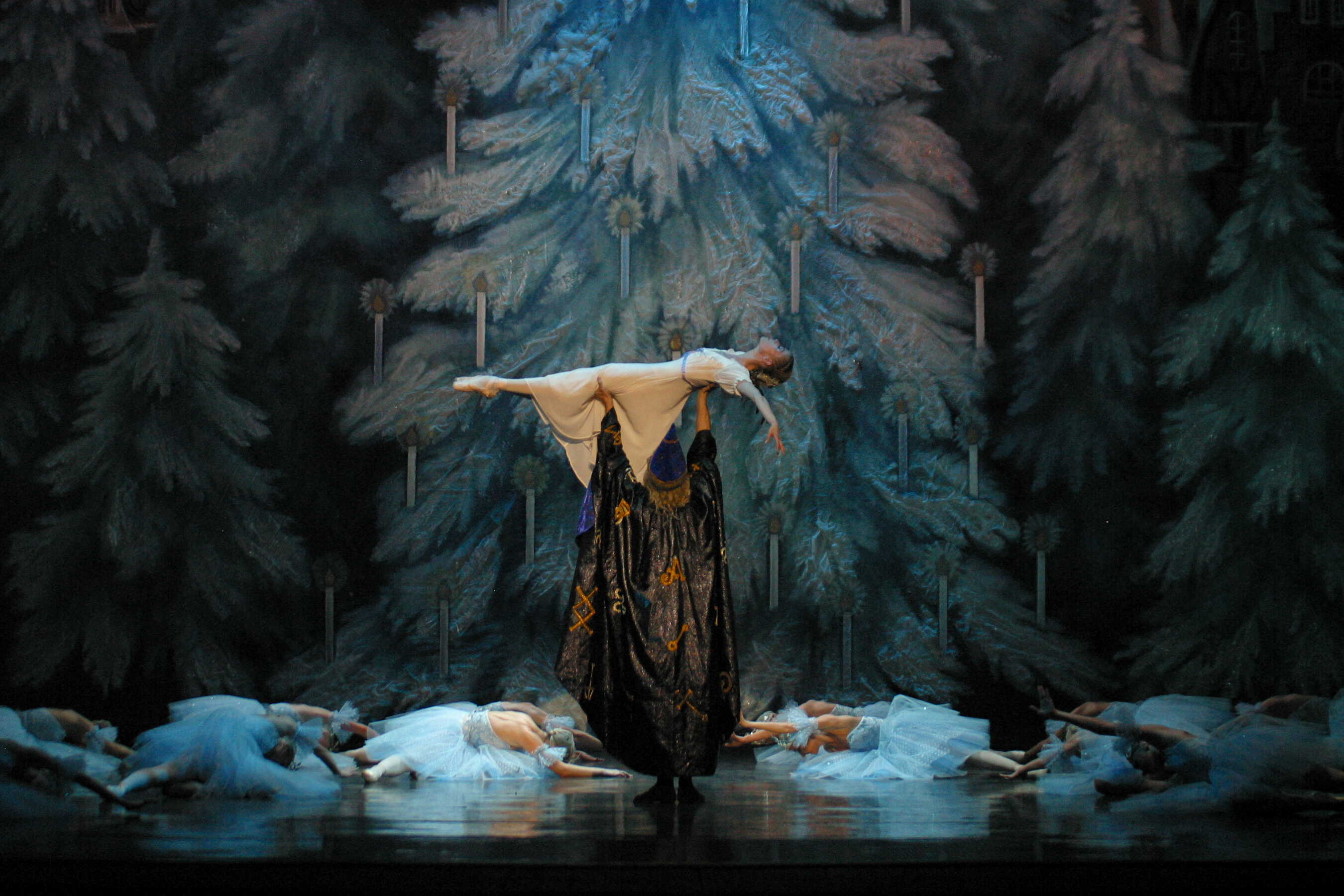 Talgat Kozhabaev as Drosselmeier holds up Yuliya Zhuravleva as Clara in Moscow City Ballet's production of The Nutcracker