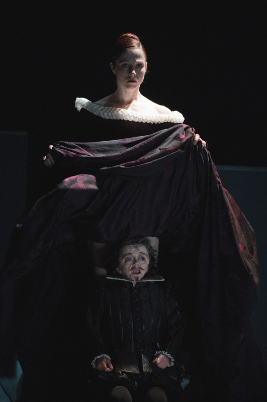 Eva Dewaele and Mireille Mossé in Christian Spuck's 'Sonnett'