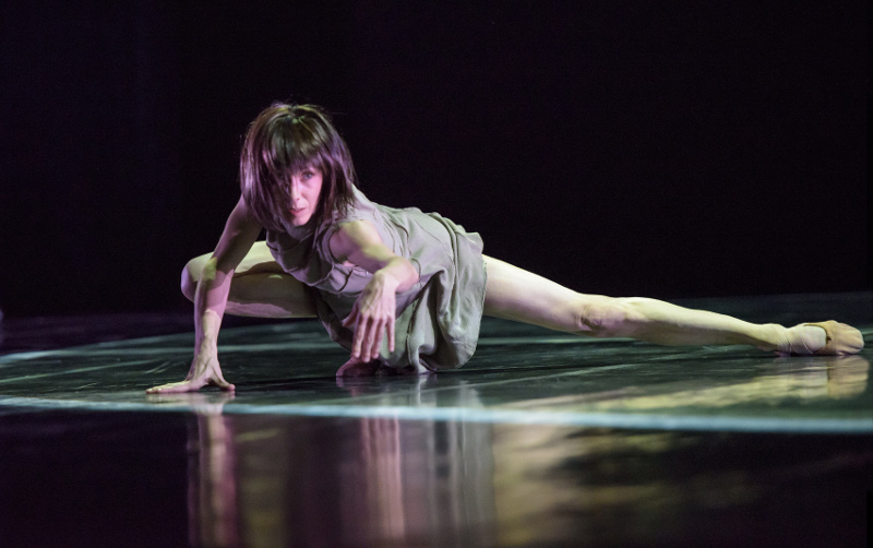 Sylvie Guillem in Akram Khan's technê